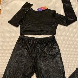 Sexy brand new w/tags brand new outfit for woman from SHEIN head turner 🤩